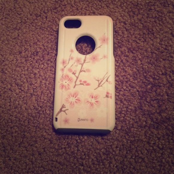 iPhone 5s and 5 case - Picture 1 of 4