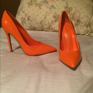 Orange Patent leather Pumps