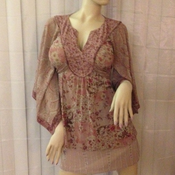 In search of this express floral tunic - Picture 1 of 3