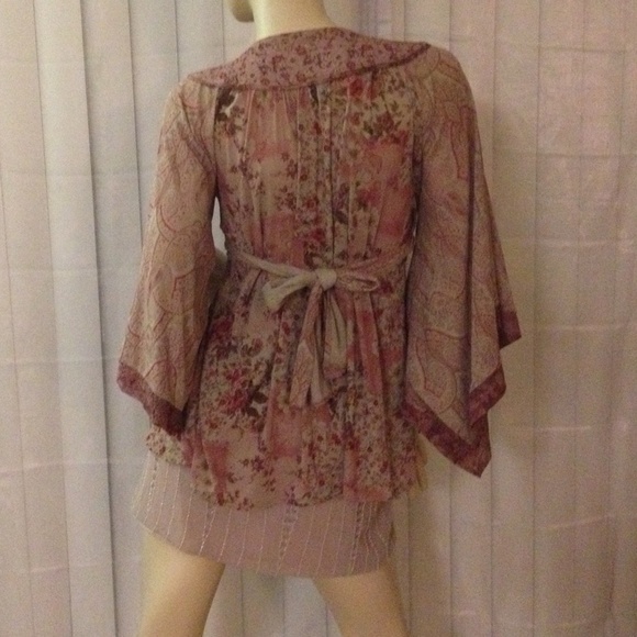 In search of this express floral tunic - Picture 3 of 3