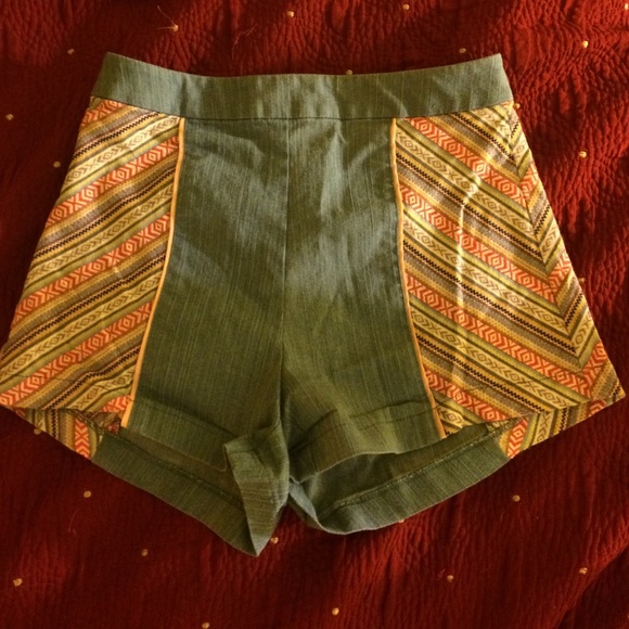 Vintage inspired XS-S high waisted shorts!