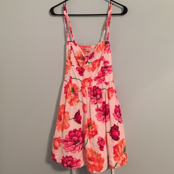 White floral dress from hollister - Picture 1 of 1