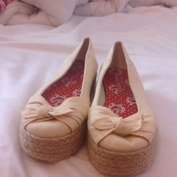 Cream one inch flat