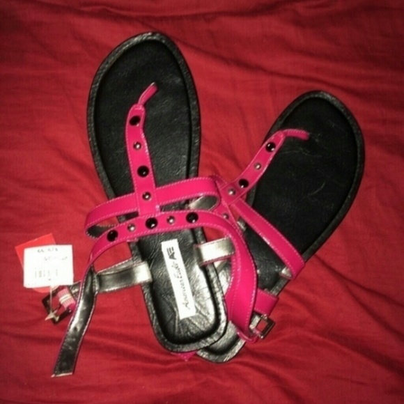 Black sandals with pink straps