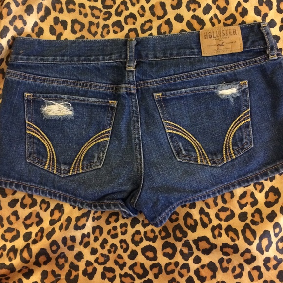 Dark ripped hollister shorts - Picture 2 of 4