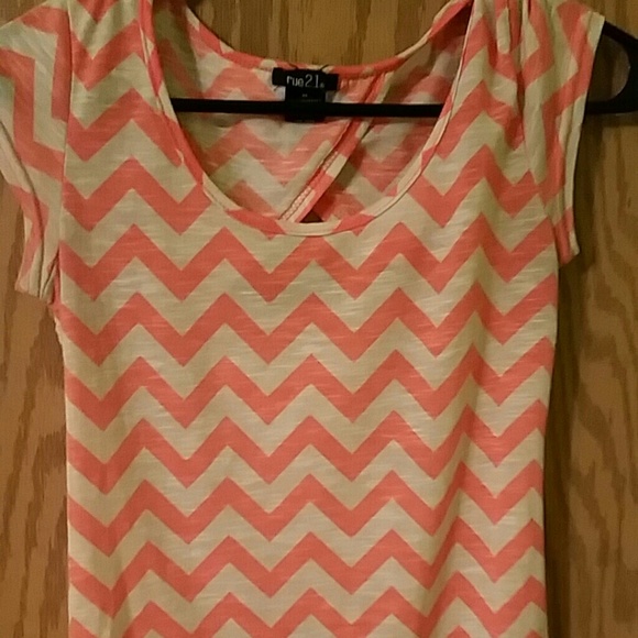 Adorable orange and white summer top