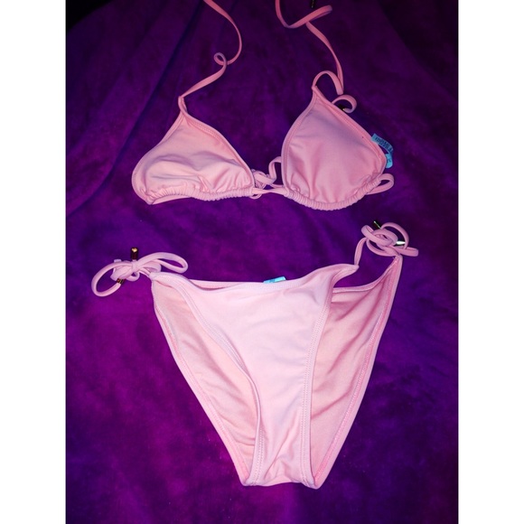 Bikini - Picture 1 of 1