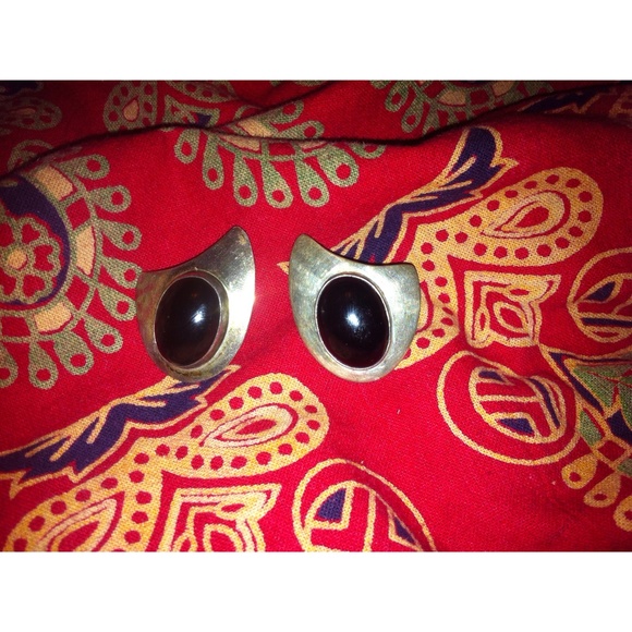 Sterling silver and onyx earring. Native American