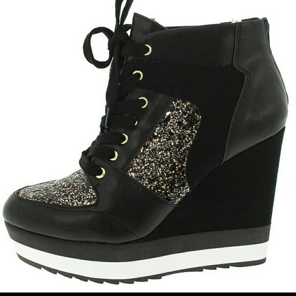 Shoes - New black leather wedge