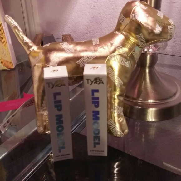 Tyra Banks Lip Model