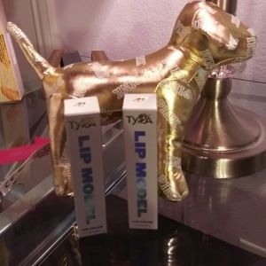 Tyra Banks Lip Model