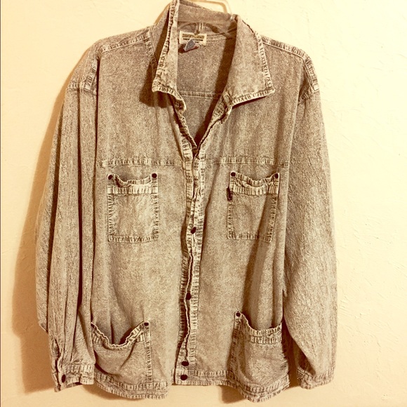 Super cute vintage snap up