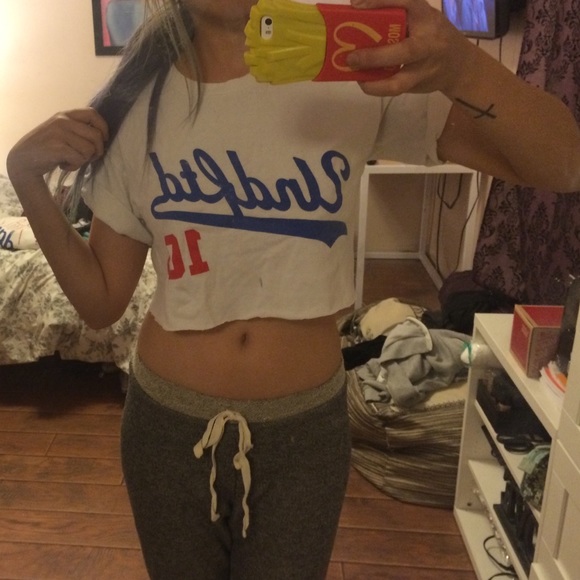undefeated crop top - Picture 2 of 2