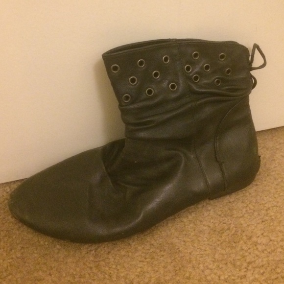 Black boots! - Picture 2 of 3