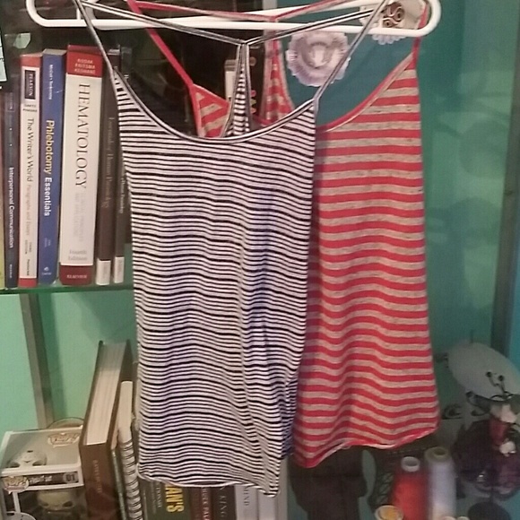 Bundle of 2 tanks