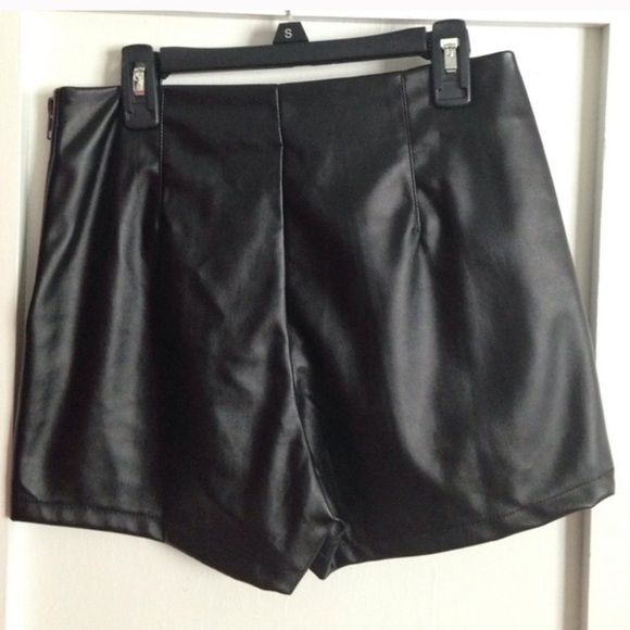 Leather Scalloped Shorts - Picture 2 of 3
