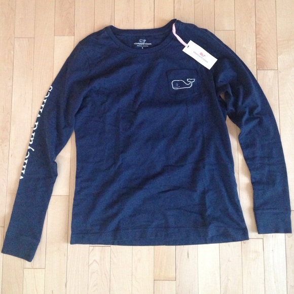 Vineyard vines Tops - Vineyard vines blue whale print t-shirt