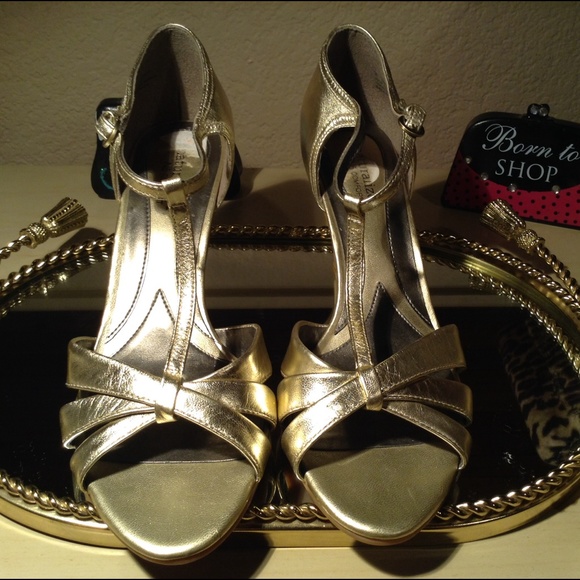 Naturalizer Shoes - Gold Strappy Heels NWOT Naturalizer Shoes - Gold Strappy Heels NWOT