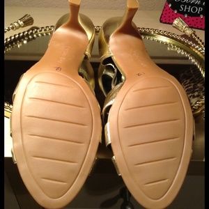 Naturalizer Shoes - Gold Strappy Heels NWOT Naturalizer Shoes - Gold Strappy Heels NWOT