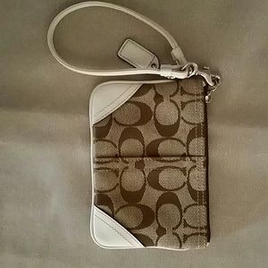 COACH Wristlet. excellent condition, looks new