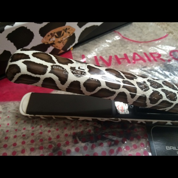 Used only twice brilliance diamond straightener!! - Picture 4 of 4