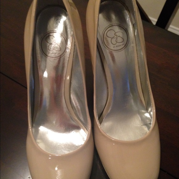 *SOLD***** Jessica Simpson Nude Pumps - Picture 4 of 4