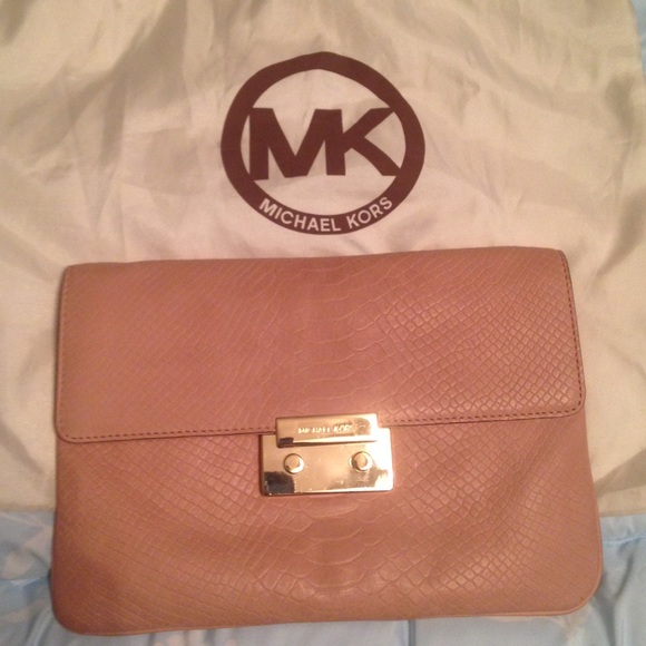 Michael Kors Pink Envelope Clutch - Picture 1 of 4