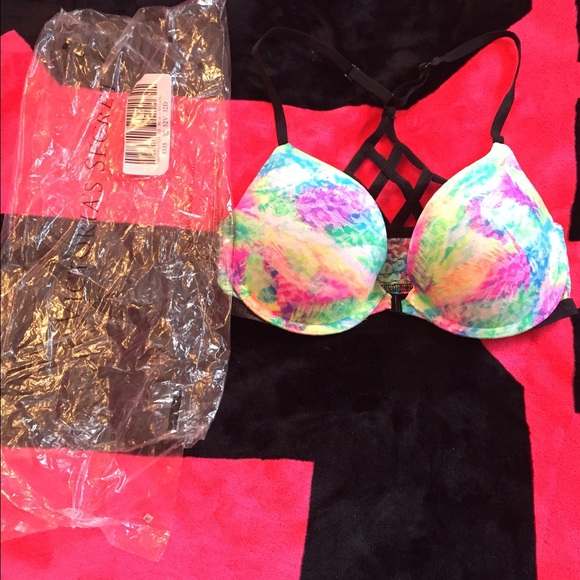 BNWT Tropical print racerback bra!