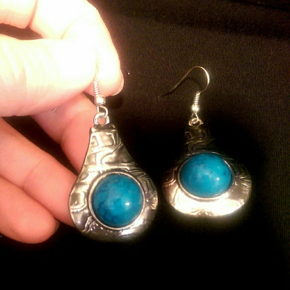TURQUOISE & SILVER MEDALLION EARRINGS nib - Picture 2 of 4