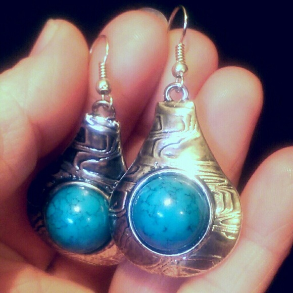TURQUOISE & SILVER MEDALLION EARRINGS nib - Picture 3 of 4