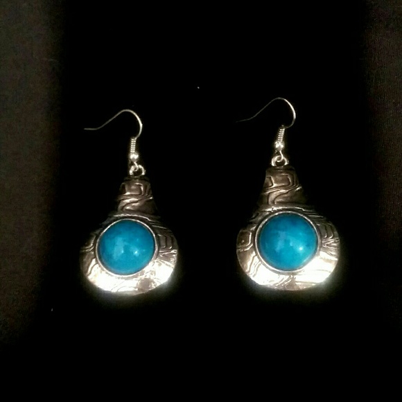 TURQUOISE & SILVER MEDALLION EARRINGS nib - Picture 4 of 4