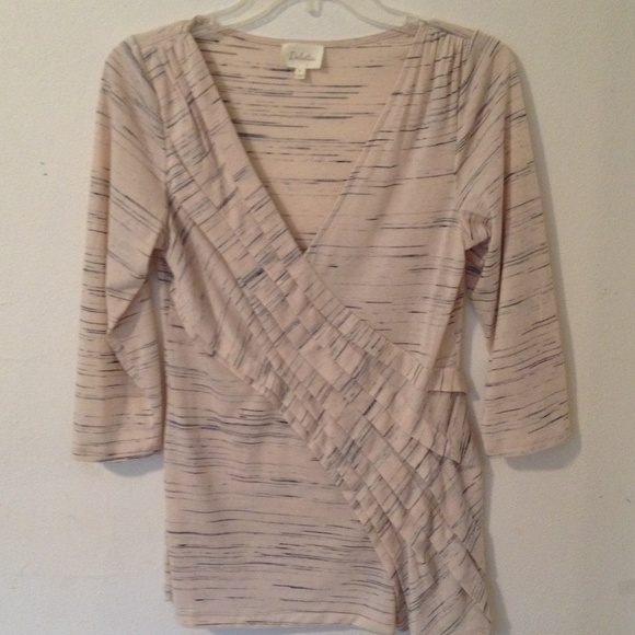Deletta 3/4 sleeve v-neck top with wrap ruffle