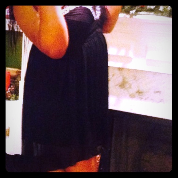 A nice black homecoming dress - Picture 1 of 2