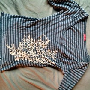 Light weight, scoop neck top