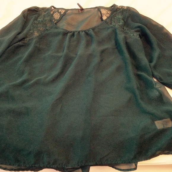 Sheer evergreen color top