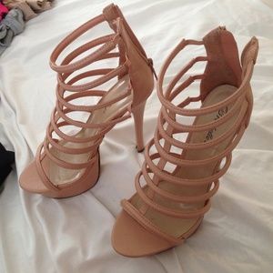 Beautiful pale pink/ nude heels