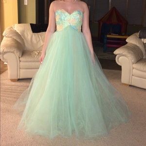 Sherri Hill prom dress