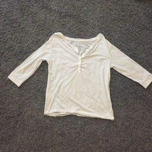 A 3/4 white sleeve shirt from American eagle