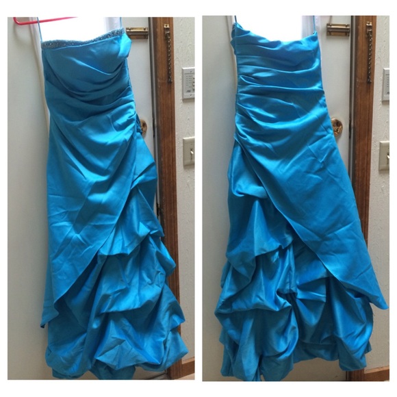 Prom dress - Picture 1 of 2