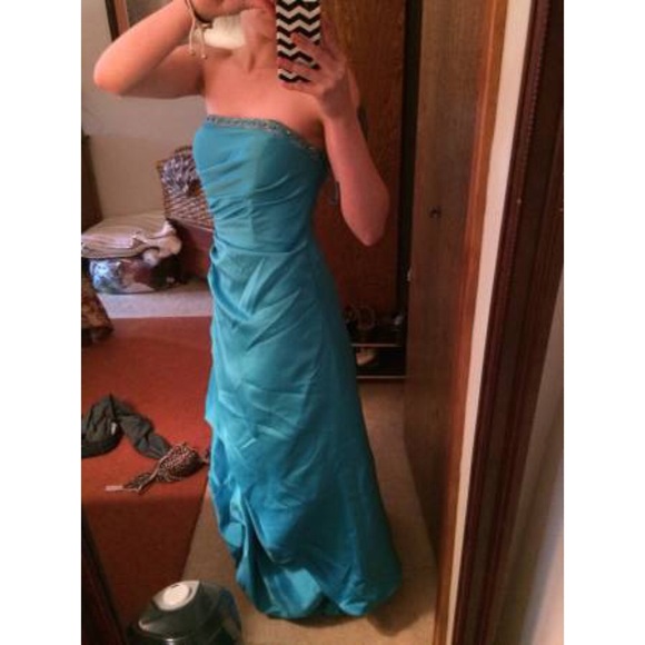 Prom dress - Picture 2 of 2