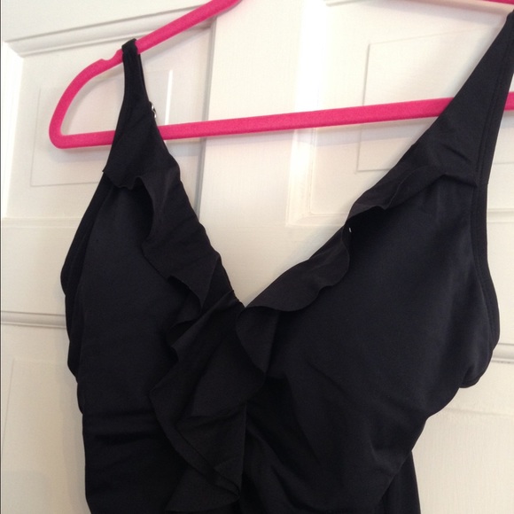 Jantzen Black Ruffled One Piece Swim Suit🌴🌺 - Picture 2 of 3