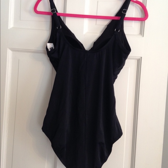 Jantzen Black Ruffled One Piece Swim Suit🌴🌺 - Picture 3 of 3
