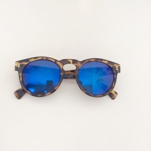 Beautiful tortoise sunglasses with blue lens!!