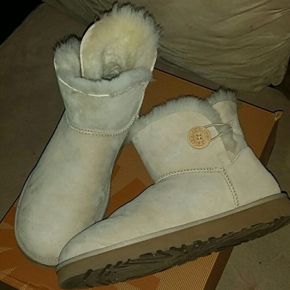 (Looking to trade!!) Bailey bow boots