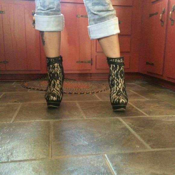 Beautiful cream with black lace overlay booties - Picture 4 of 4