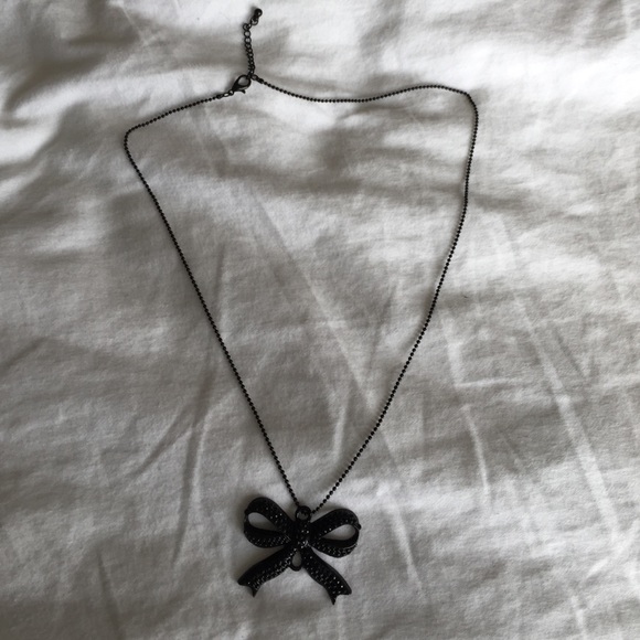 Black bow neakless
