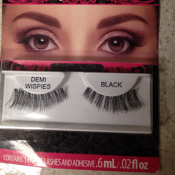 Eyelashes $3.50