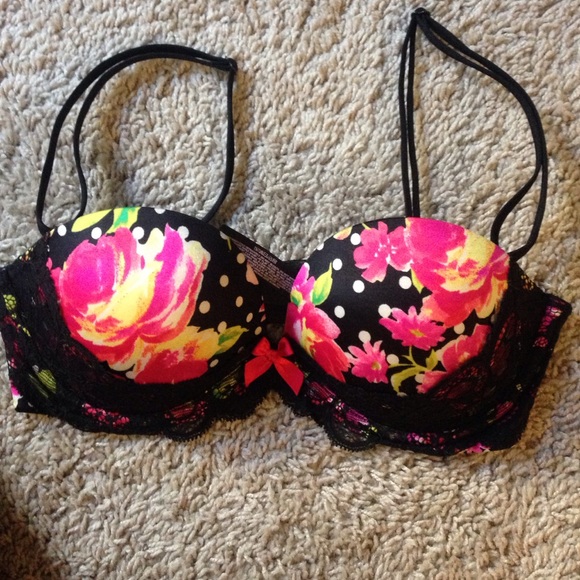VS Push Up Bra (BARELY WORN)