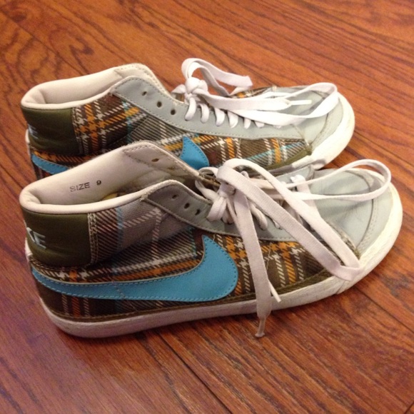 BUNDLE Nike shoes, boho bag, & flannel