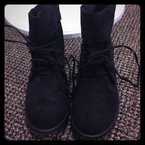 Never worn suede tie booties!